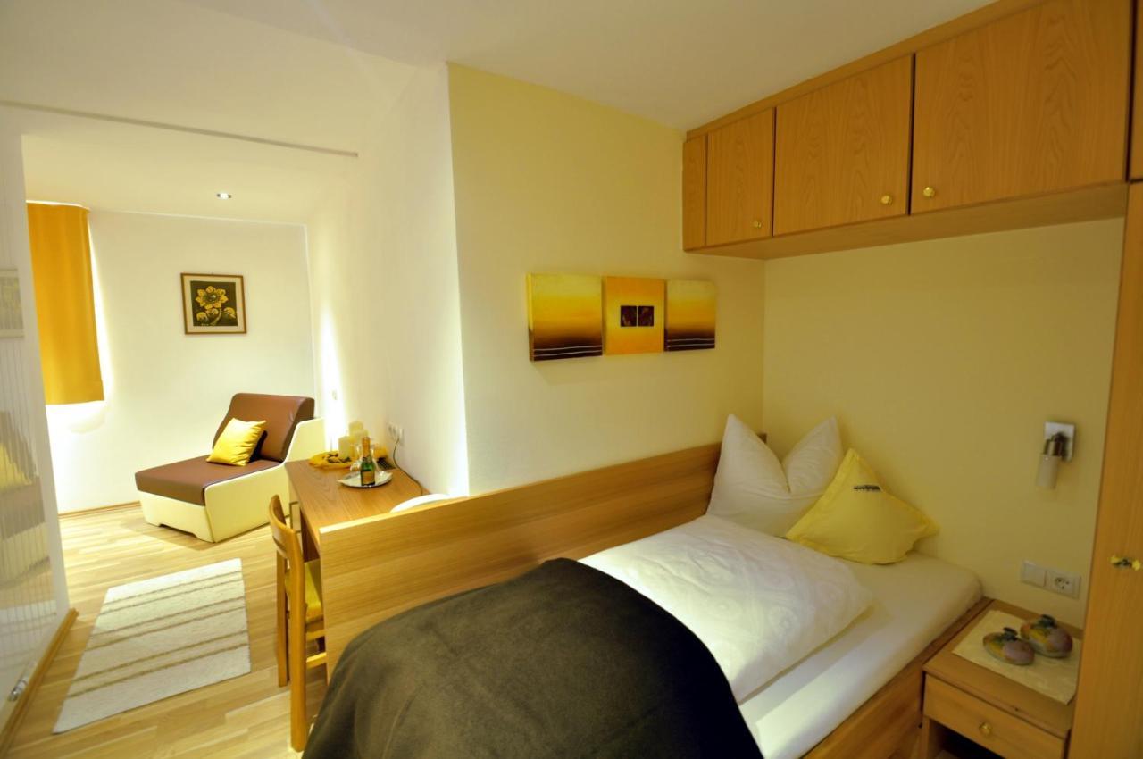 Lapis Monti - Apartments & Suites Burgusio Esterno foto