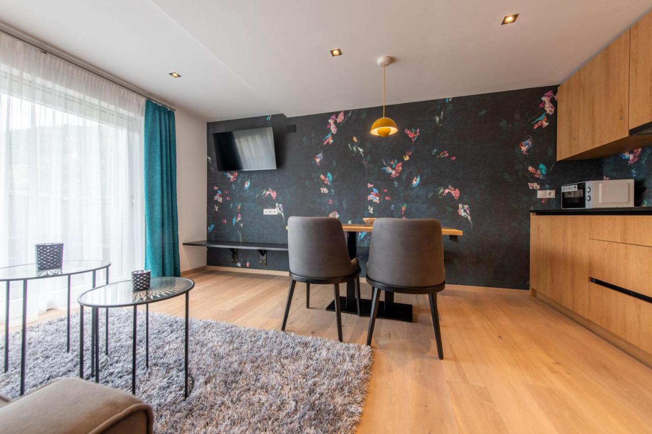 Lapis Monti - Apartments & Suites Burgusio Esterno foto