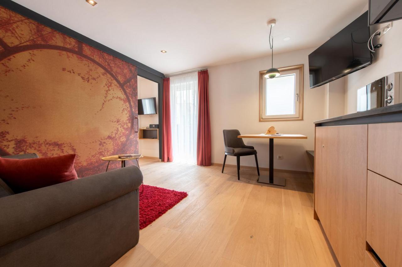 Lapis Monti - Apartments & Suites Burgusio Esterno foto