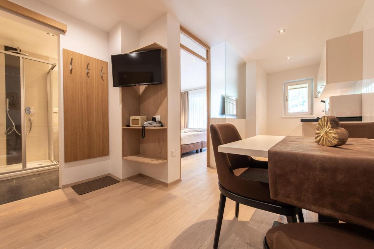 Lapis Monti - Apartments & Suites Burgusio Esterno foto