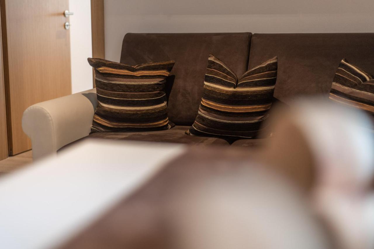 Lapis Monti - Apartments & Suites Burgusio Esterno foto
