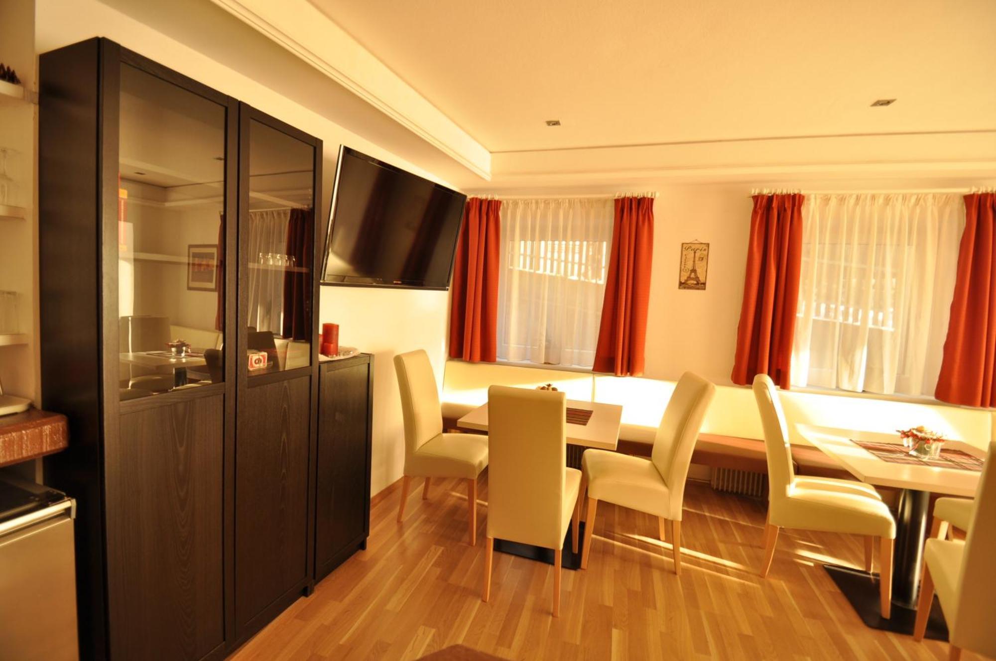 Lapis Monti - Apartments & Suites Burgusio Esterno foto