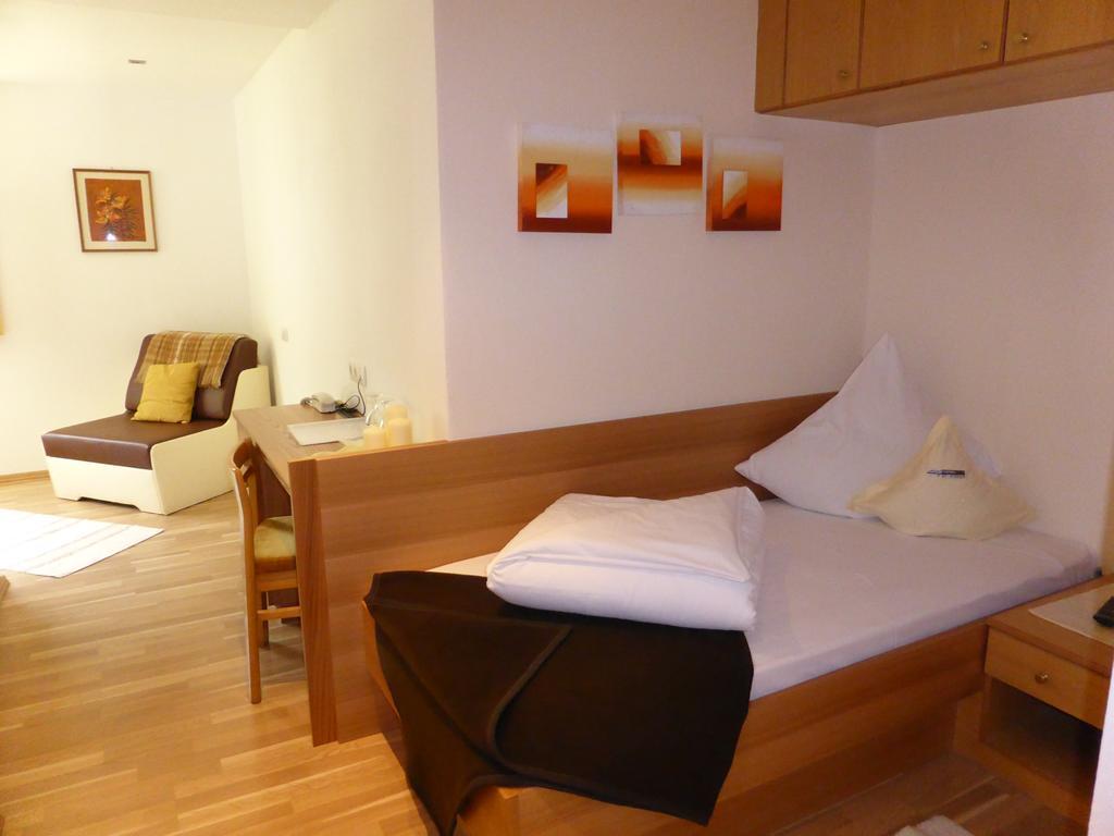 Lapis Monti - Apartments & Suites Burgusio Esterno foto