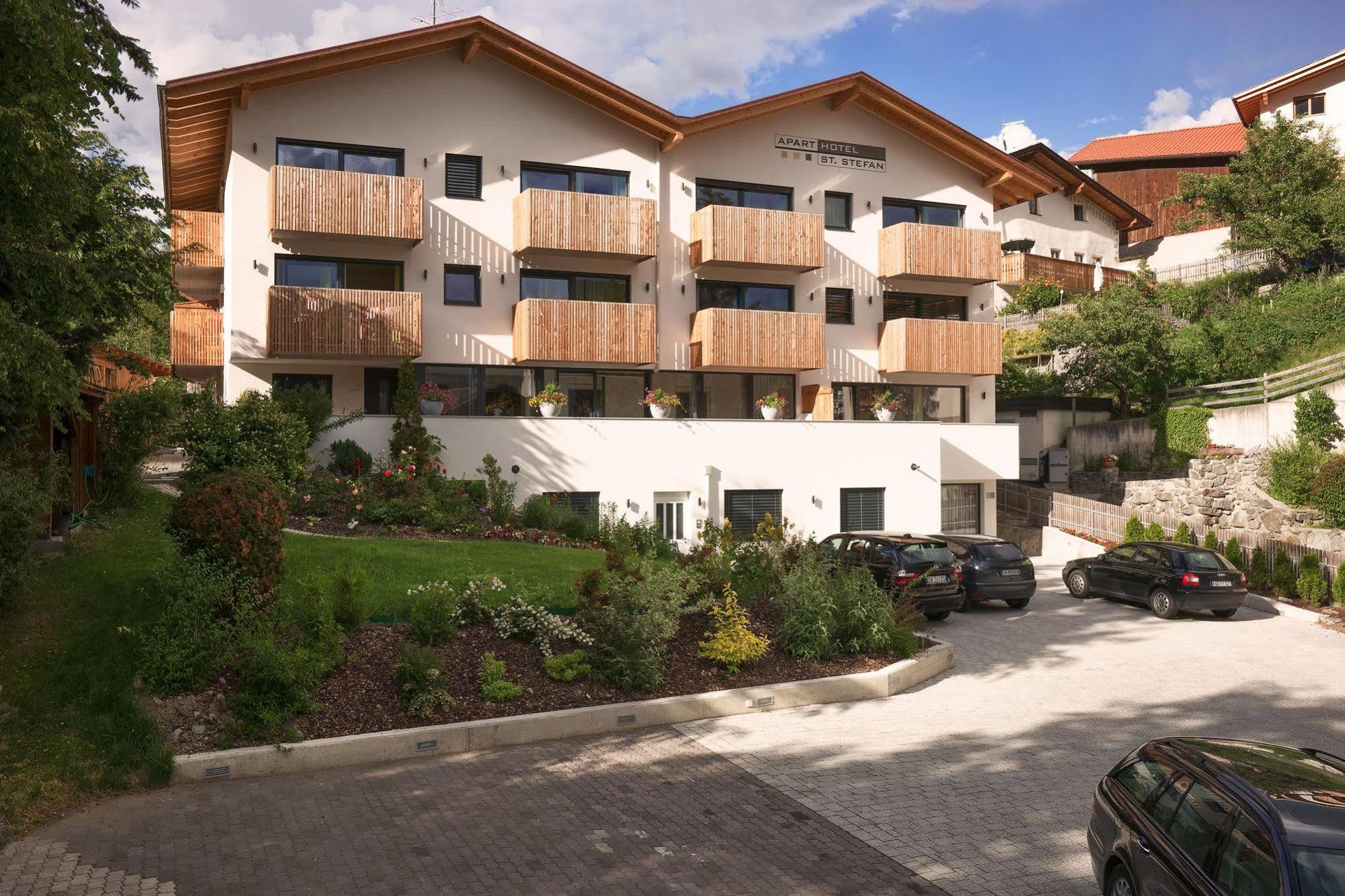 Lapis Monti - Apartments & Suites Burgusio Esterno foto