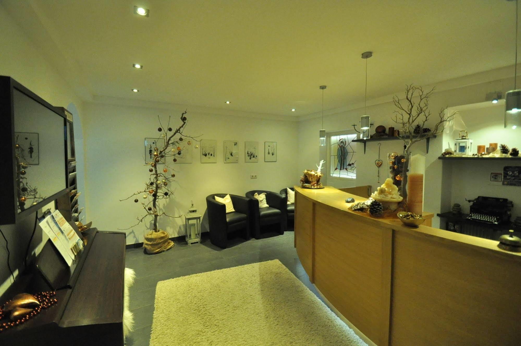 Lapis Monti - Apartments & Suites Burgusio Esterno foto