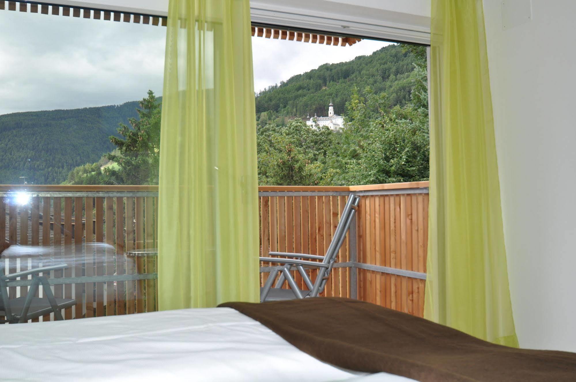 Lapis Monti - Apartments & Suites Burgusio Esterno foto